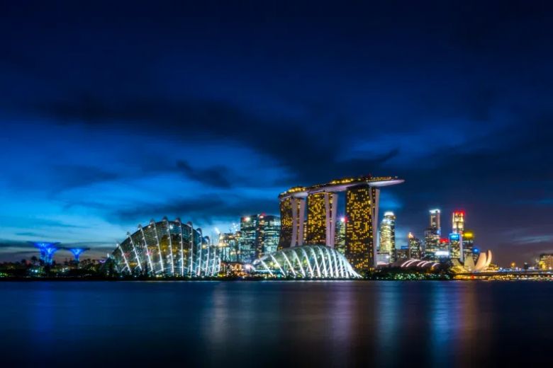 The perfect city break honeymoon in lively Singapore.